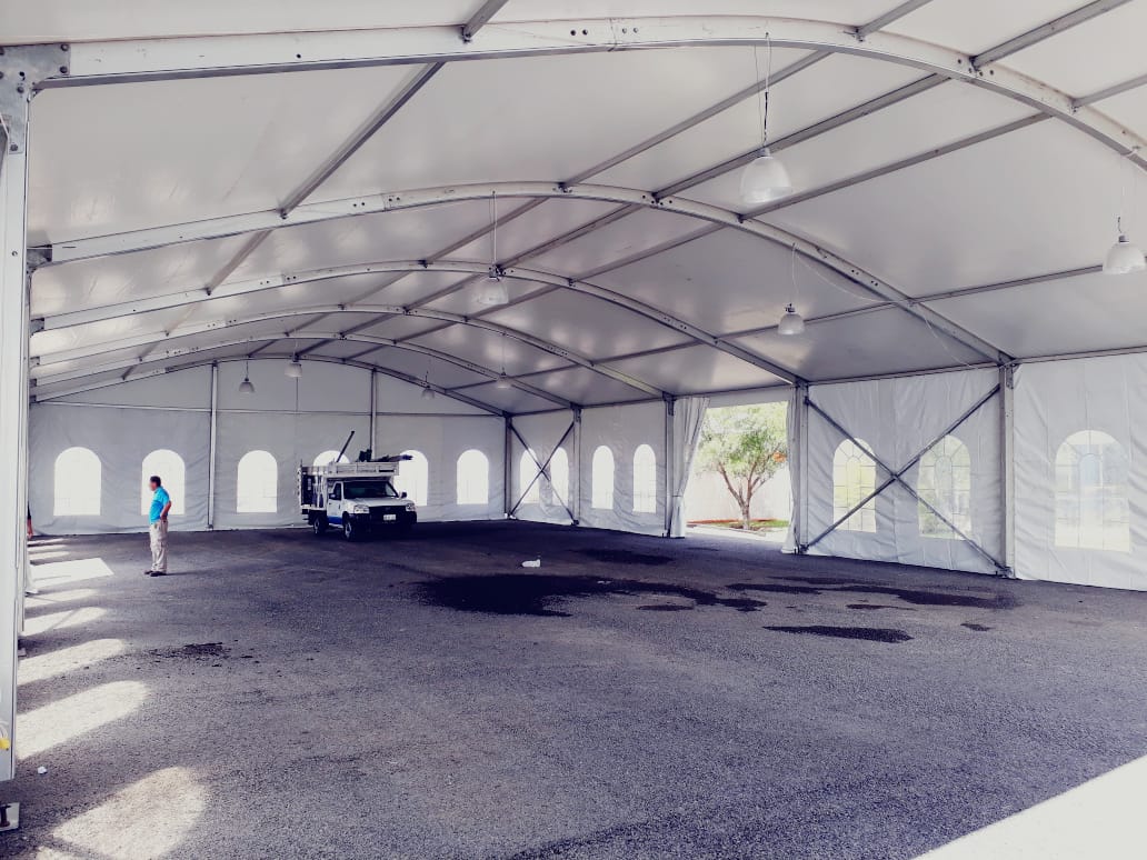 Interior de carpa Liri lista para montaje