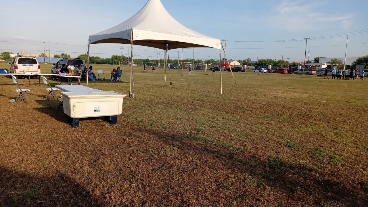Cooler y tarima para eventos internos
